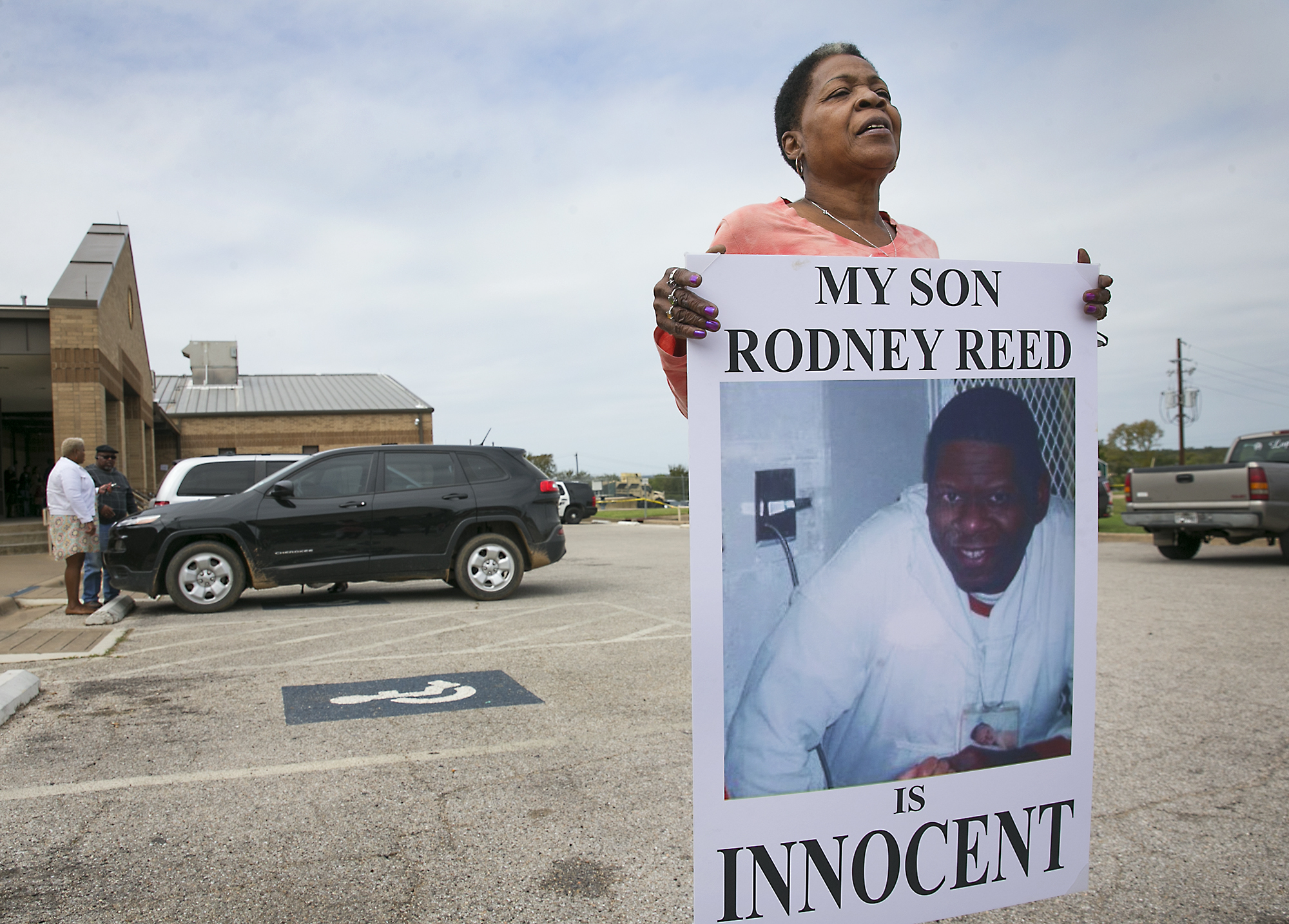 Sandra Reed, the mother of Rodney Reed, shows her continued support for her son outside a Texas courtroom on Oct. 10, 2017. (Ralph Barrera/Austin American-Statesman via AP)