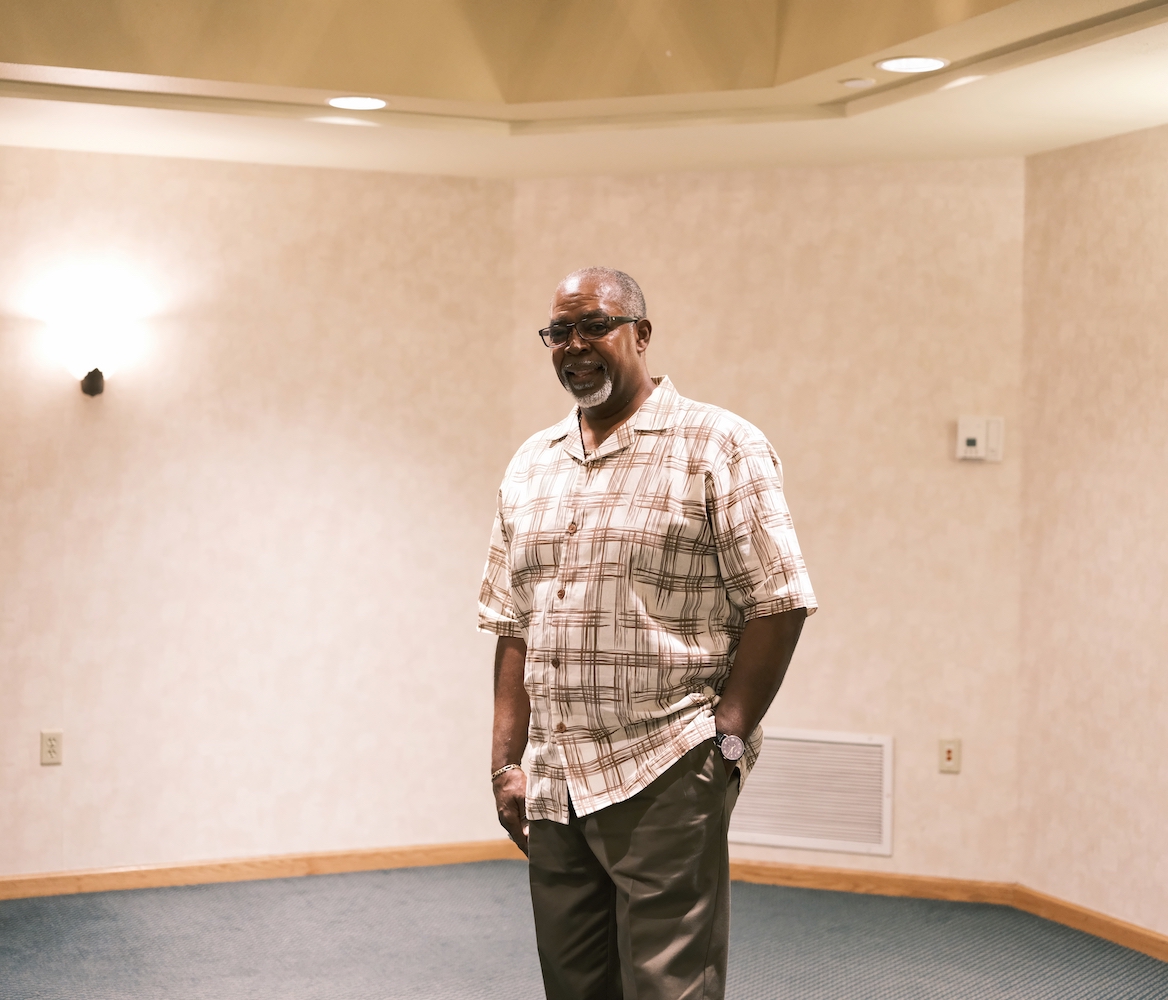 Calvin Johnson at a photo shoot at the 2022 Innocence Network Conference in Phoenix. (Image: Kenny Karpov/Innocence Project)