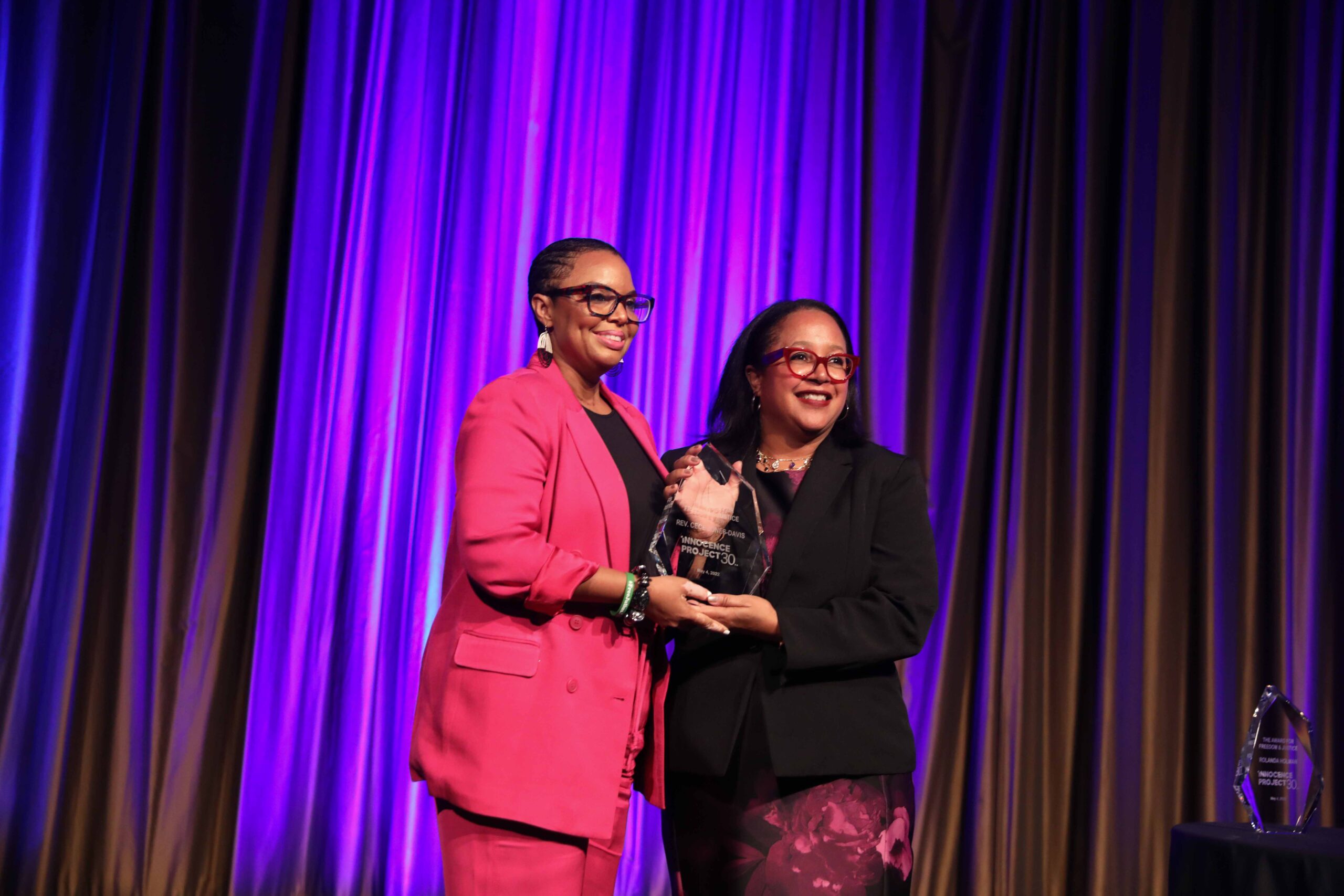 Cece Jones-Davis (left) with Innocence Project Executive Director Christina Swarns (right). Ms. Jones-Davis was awarded the Award for Freedom and Justice at the Innocence Project's 30th anniversary gala for her work campaigning to save Julius Jones. (Image: Matthew Adams Photography/Innocence Project)
