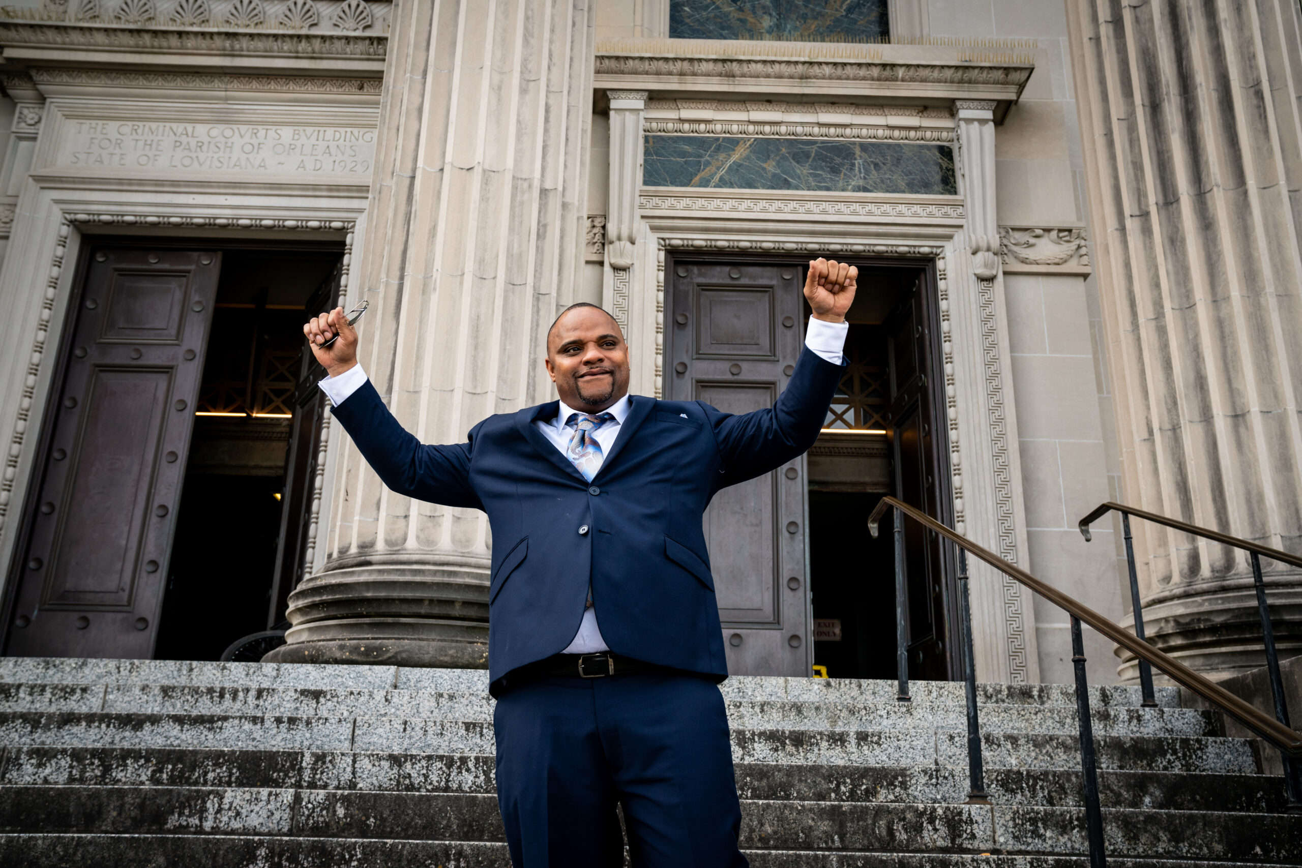 Darrill Henry leaving the Orleans Parish Criminal Court in January 2023. (Image: Claire Bangser/Innocence Project)