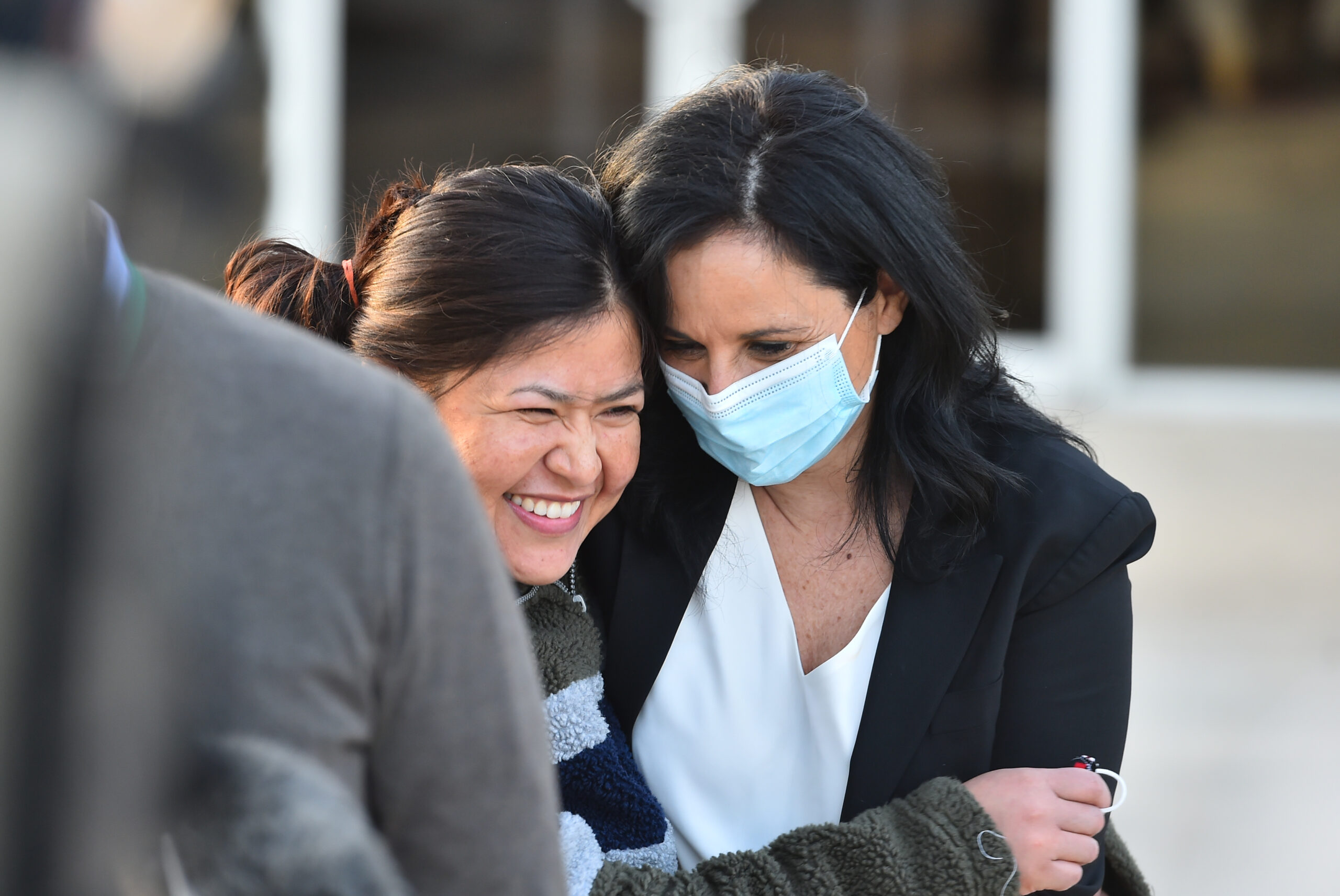 Rosa Jiménez y su abogada Vanessa Potkin luego de su liberación el 21 de enero de 2021 (Imagen: Robin Jerstad para AP / Innocence Project)
