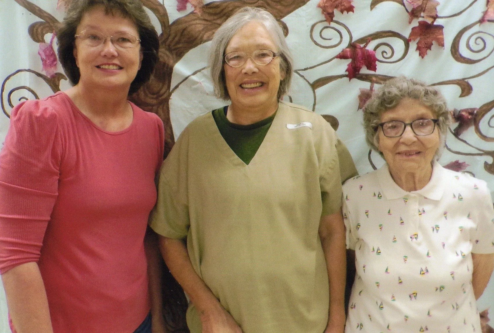 Sandra Hemme (center) with her sister and mother. (Image: Courtesy of the Hemme family)