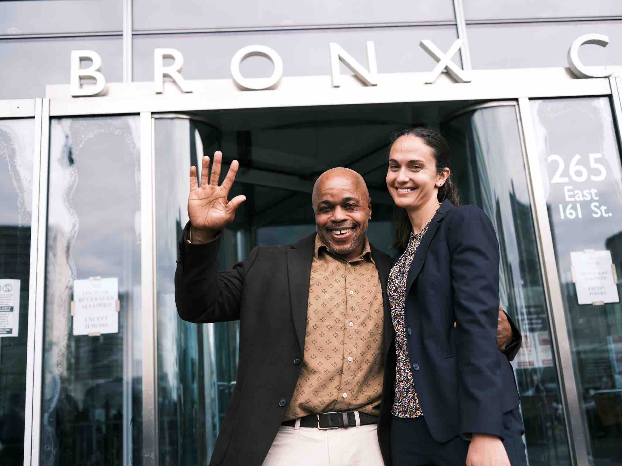 Norberto Peets walking outside a Bronx courthouse with his attorney Jane Pucher following his exoneration on May 9, 2023 (Image: Elijah Craig II Innocence Project)