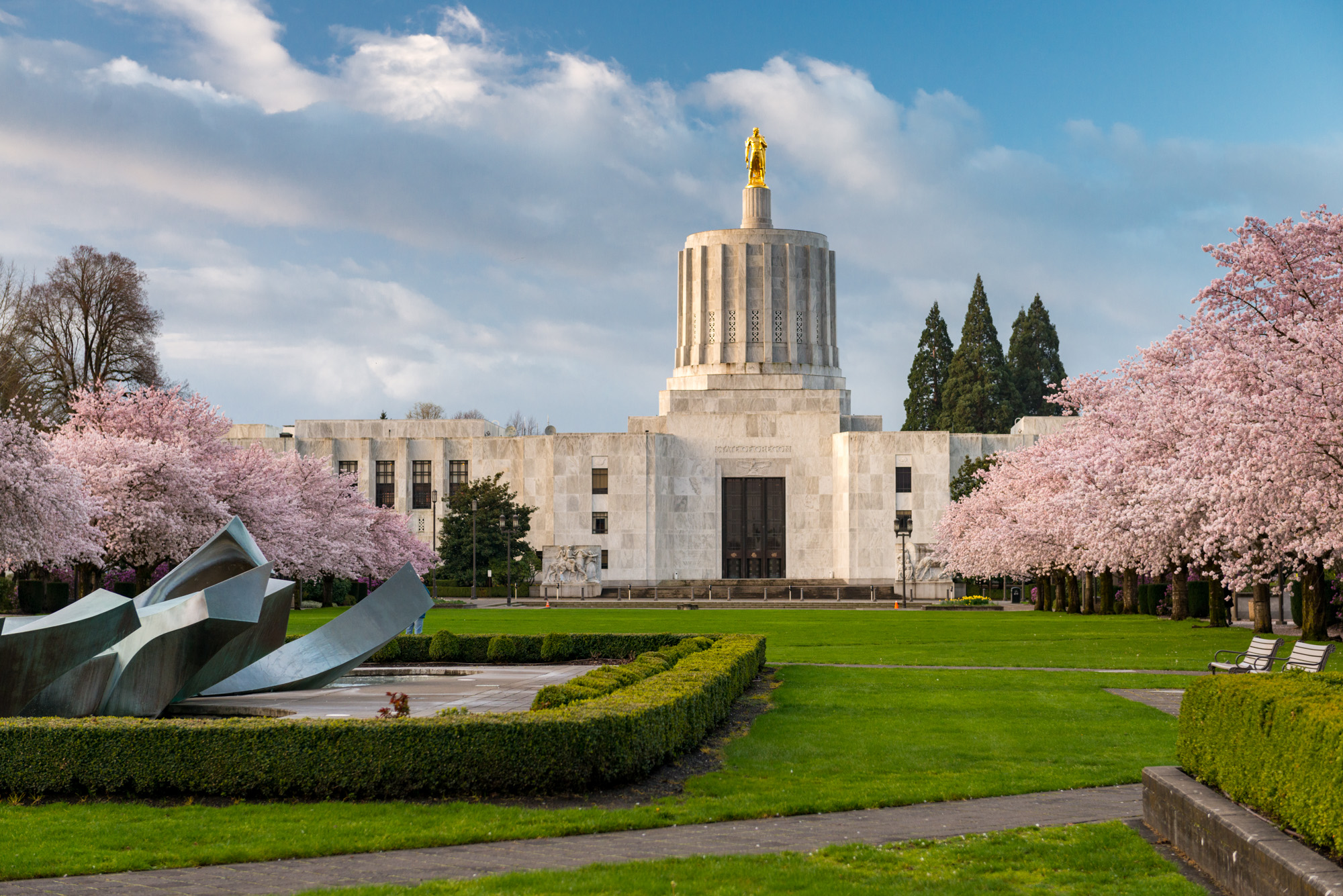 Capitol Mall in Salem, OR by Gary Halvorson, Oregon State Archives.