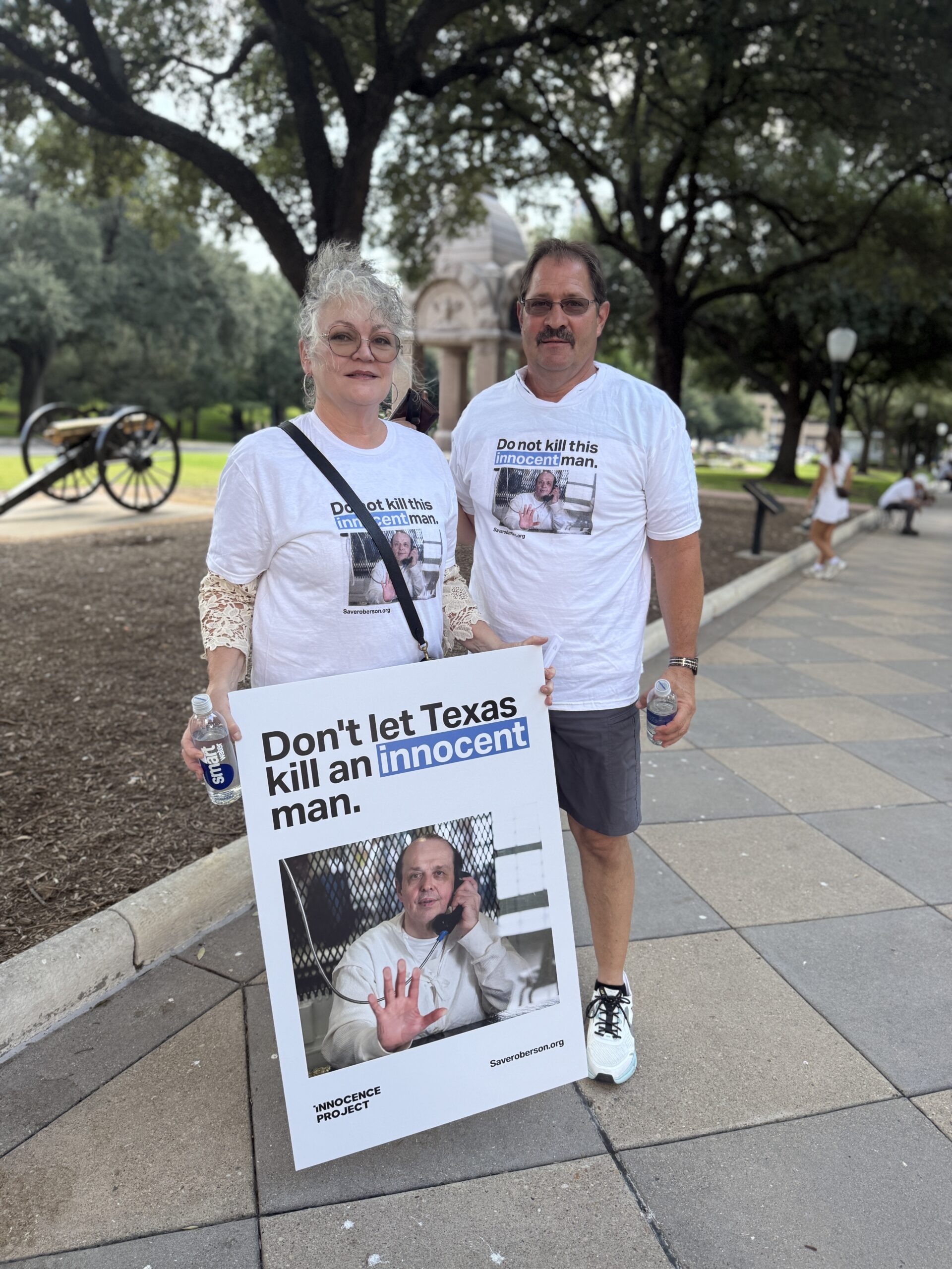 Exoneree Barry Beach, and his partner Lisa Sigsworth, traveled to Texas from Montana to support Robert Roberson. (Image: Alicia Maule for the Innocence Project) 