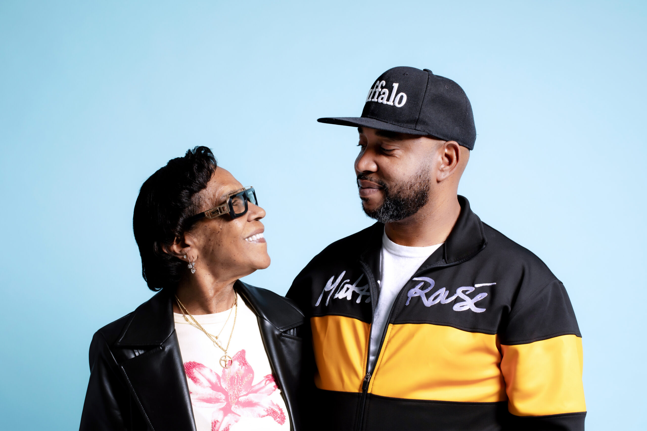 Renay Lynch and her son, Rinaldo Ray Moss. (Image: Mary Kang for the Innocence Project) 